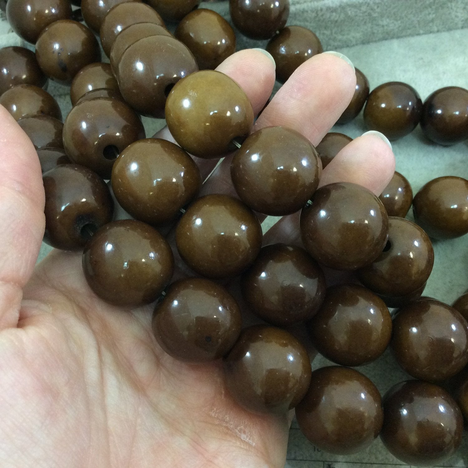 20mm Warm Brown Colored Smooth Acrylic Faux Bone Round Shaped Beads with 2-3mm Holes - 16" Strand (Approx. 20 Beads) - Sold by the Strand